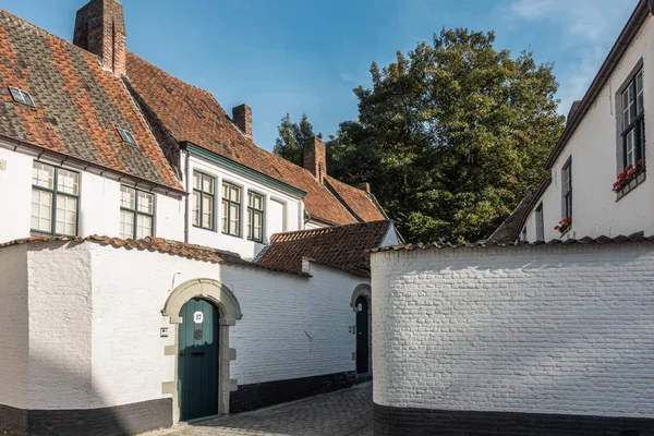 Kortrijk Flanders Belçika Eylül 2018 Beyaz Kırmızı Beguinage Görünümünü Köşe — Stok fotoğraf