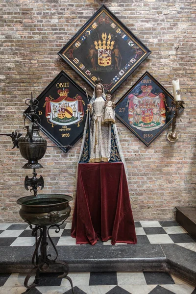 Brugge Flandria Belgium 2018 Szeptember Madonna Szobor Talapzaton Jeruzsálemi Templomban — Stock Fotó