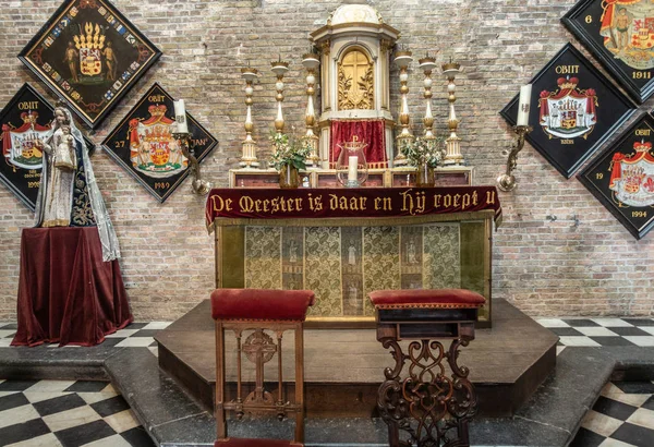 Brugge Vlaanderen België September 2018 Altaar Met Tabernakel Madonna Standbeeld Rechtenvrije Stockafbeeldingen