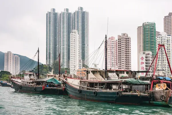 Hong Kong China Mayo 2010 Barcos Pesqueros Negros Rojos Atracados — Foto de Stock