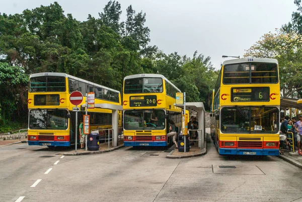 Isla Hong Kong China Mayo 2010 Tres Autobuses Amarillos Dos — Foto de Stock