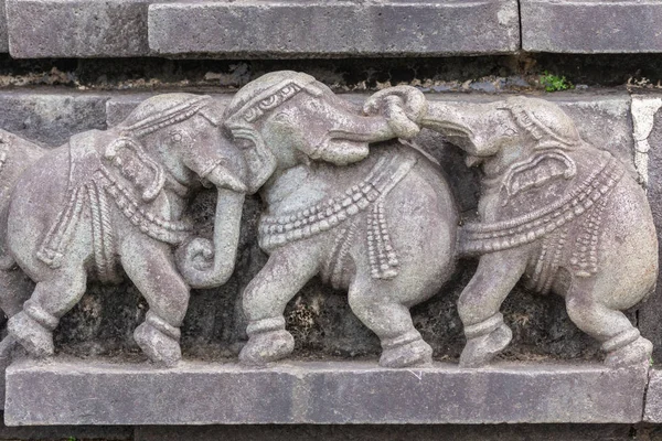 ベルール カルナタカ インド 2013 チェンナ ケーシャヴァ寺院建物 戦闘象の石の台座 — ストック写真