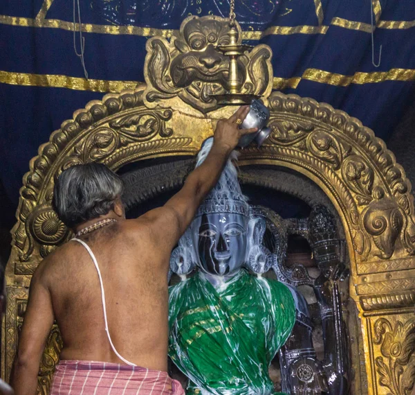 Belur Karnataka India Novembre 2013 Tempio Chennakeshava Mezzo Sacerdote Nudo — Foto Stock