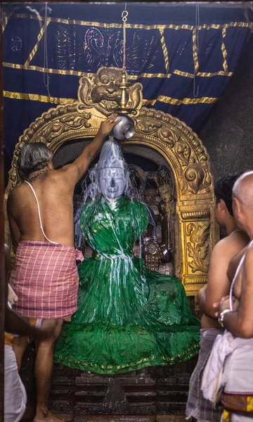 Belur Karnataka Índia Novembro 2013 Chennakeshava Temple Sacerdotes Meio Nus — Fotografia de Stock