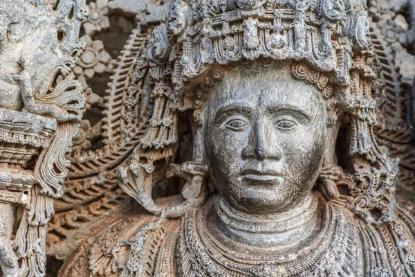 Halebidu カルナタカ インド 2013 Hoysaleswara の寺院のシヴァ神 寺の建物の記念堂への入り口 Dwarapalaka クローズ アップ顔 — ストック写真