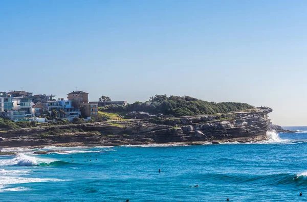 North cliff Bronte Beach sett från South shore klippor, Sydney — Stockfoto
