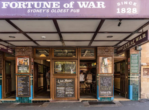 《战争的财富》, 澳大利亚悉尼镇最古老的酒吧. — 图库照片