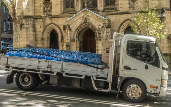Flatbed van transport bottled water, Sydney Australia. — Stock Photo, Image