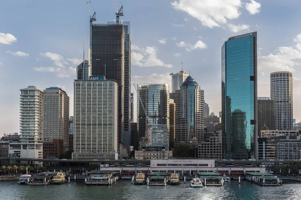 Ferry Terminal en Circular Quay treinstation, Sydney Austral — Stockfoto