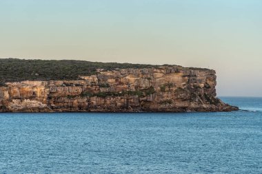 Sydney Bay, Avustralya kapısına Kuzey Başkanı kayalıkları.