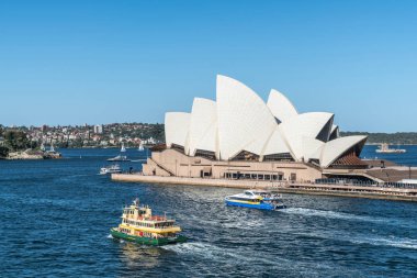 Önden Feribotlar ile Sydney Opera House yan görünümü, Avustralya