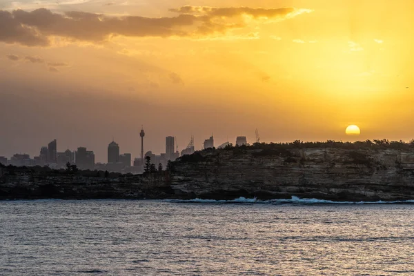 Puesta de sol sobre el horizonte de la ciudad, Sydney Australia . —  Fotos de Stock