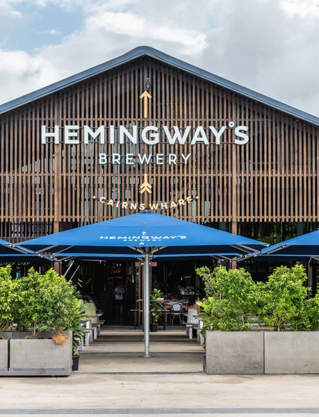 Entrada a Hemingways Brewery en el muelle, Cairns Australia . — Foto de Stock
