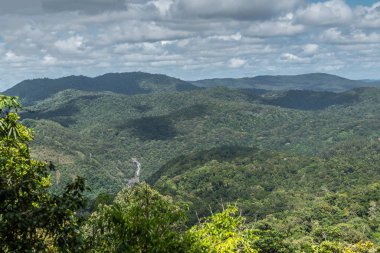 Kuranda Rain Forest üzerinde geniş bir görünüm, Cairns Avustralya.