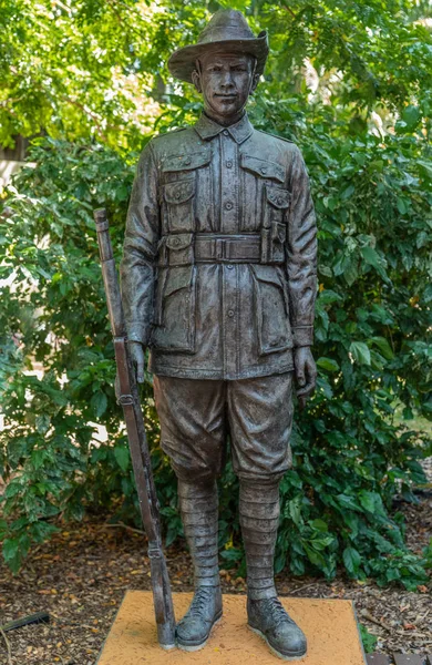 Estatua de bronce de un soldado australiano de la Gran Guerra, Darwin Austral — Foto de Stock