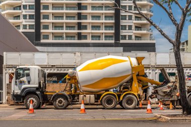 Darwin Cavenaght Caddesi'nde beton değirmen kamyon, Avustralya.