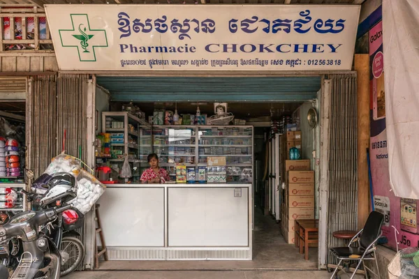 Pharmacy Chokchey near Phsar Leu Market, Sihanoukville Cambodja. — Stockfoto