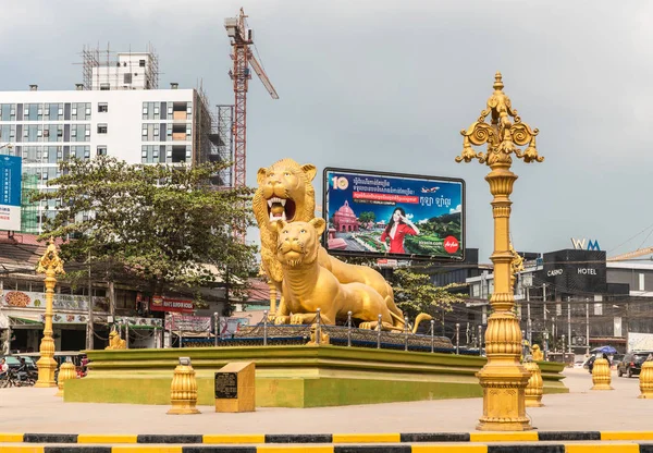 Südseite des Kreisverkehrs der Goldenen Löwen, Sihanoukville Kambodscha. — Stockfoto