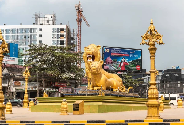 Südseite des Kreisverkehrs der Goldenen Löwen, Sihanoukville Kambodscha. — Stockfoto