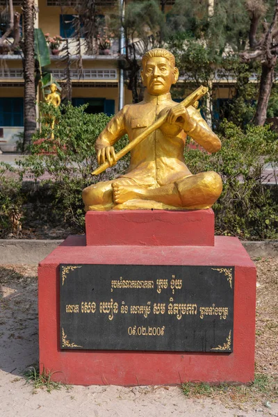 Άγαλμα πολιτικού ηγέτη στη Σιχάνουκβιλ Καμπότζη. — Φωτογραφία Αρχείου