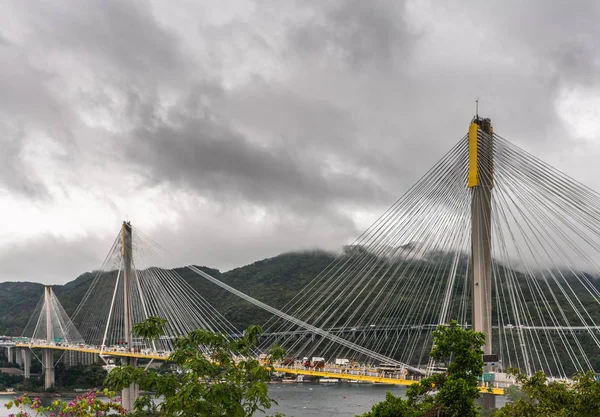 Ponte di Ting Kau sotto il cielo piovoso, Hong Kong Cina . — Foto Stock