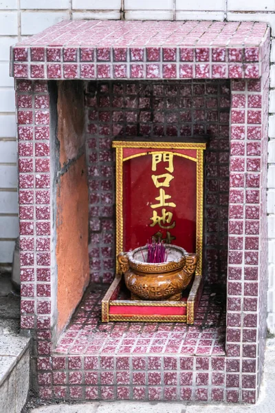 Małe taoistyczne Sanktuarium na ulicy Tai O, Hong Kong China. — Zdjęcie stockowe