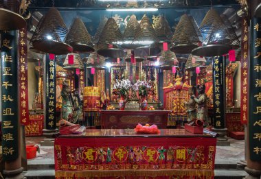 Tai O Kwan Tai Taoist tapınağın ana salonu, Hong Kong Çin.