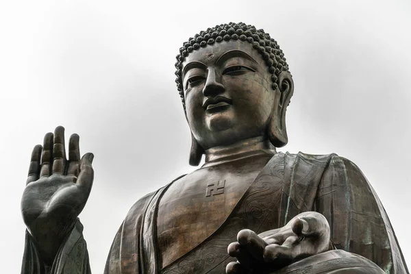 Obličejový zaostřená z Tiho Tan Buddha, Hongkong Čína. — Stock fotografie