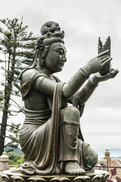 Boční Closeup, jedna z šesti Devas nabízející na Tvytan Buddha, — Stock fotografie