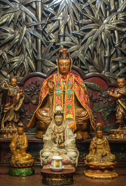 Guanyin-altaar bij man mo Yi Tai-tempel in Fu Shin Street, Hong K — Stockfoto