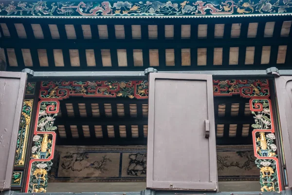 Fönster på Tai Fu Tai Ancestral Home, Hongkong Kina. — Stockfoto