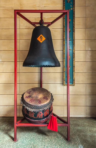 Bell and Drum at Tung Shan Temple, Hong Kong China. — Stock Photo, Image