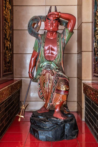 Red skin Devil statue at Tung Shan Temple, Hong Kong China. — Stock Photo, Image