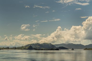 Rinca Adası batı yakası manzarası, Endonezya.