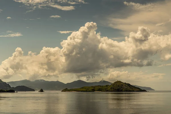 Rinca Island westside coast scenery, Indonesia. — Stock Photo, Image