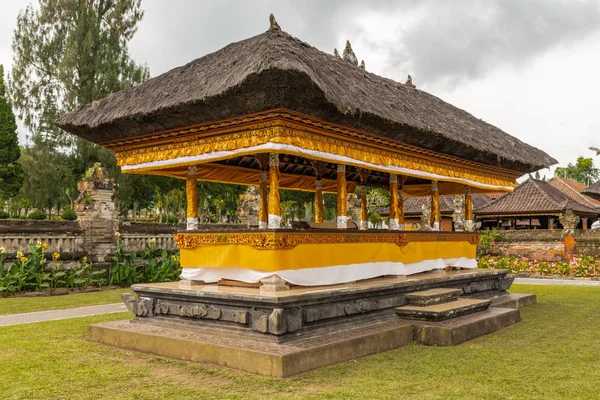 Wantilan στο ναό Ulun Danu Μπερτάν, Μπεζεγωέλ, Μπαλί Ινδονησία. — Φωτογραφία Αρχείου