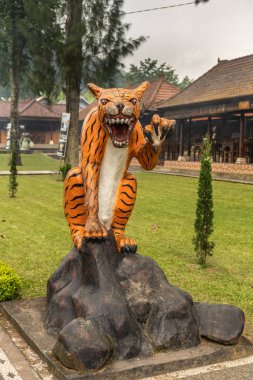 Ulun Tuna Beratan Tapınağı kompleksi, Bedoegoel, Bal'da kaplan heykeli