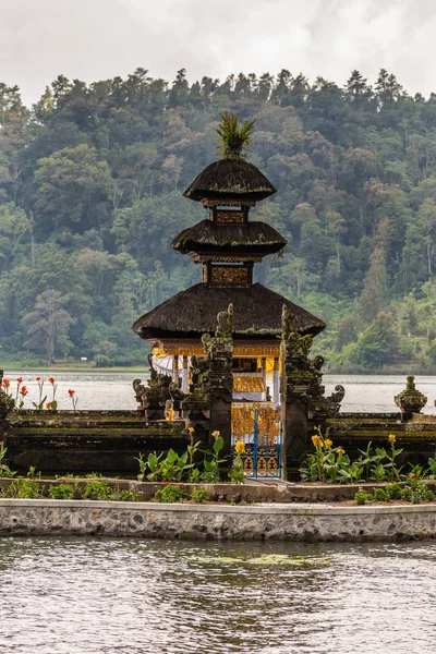 Pagoda di Linga Petak presso il complesso del Tempio di Ulun Danu Beratan, Bedoegoe — Foto Stock