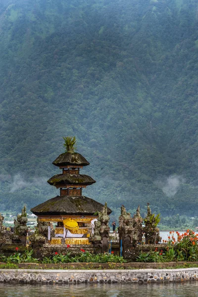 Pagoda di Linga Petak presso il complesso del Tempio di Ulun Danu Beratan, Bedoegoe — Foto Stock