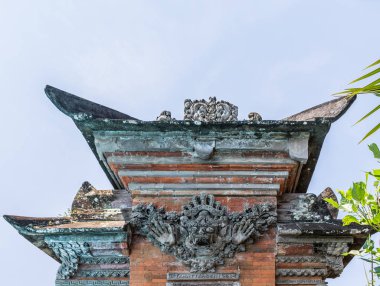 Aile yerleşkesinde duvardaki sütunun üst kısmı, Dusun Ambengan, Bali I
