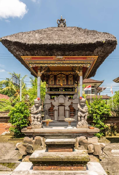 Memorial Statue bij clan compound, Dusun Ambengan, Bali Indonesia — Stockfoto