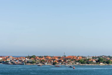 Limandan görülen Tanyung Benoa yarımadası, Bali Endonezya.