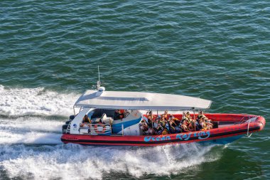 Tanyung Benoa yarımadası açıklarında Okyanus Rafting, Bali Endonezya.