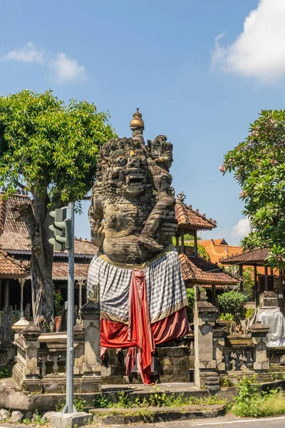 Pouliční socha v Banjar Gelulung, Bali-Indonésie. — Stock fotografie