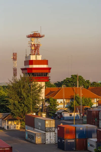 Torre di comunicazione e controllo del porto di Benoa, Bali Indonesi — Foto Stock
