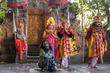 Banjar Gelulung Sahadewa Barong Dans Stüdyosu'nda Kraliyet sahnesi, 