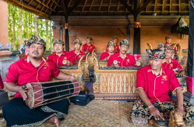 Orkestra Banjar Gelulung, Ba Sahadewa Barong Dans Stüdyosu'nda