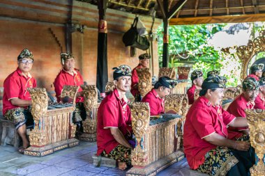 Orkestra Banjar Gelulung, Ba Sahadewa Barong Dans Stüdyosu'nda