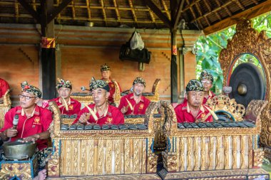 Orkestra Banjar Gelulung, Ba Sahadewa Barong Dans Stüdyosu'nda