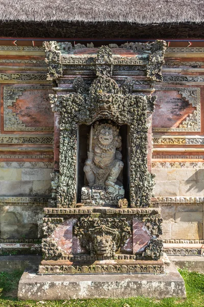 Niche avec lion au temple Batuan, Ubud, Bali Indonésie . — Photo